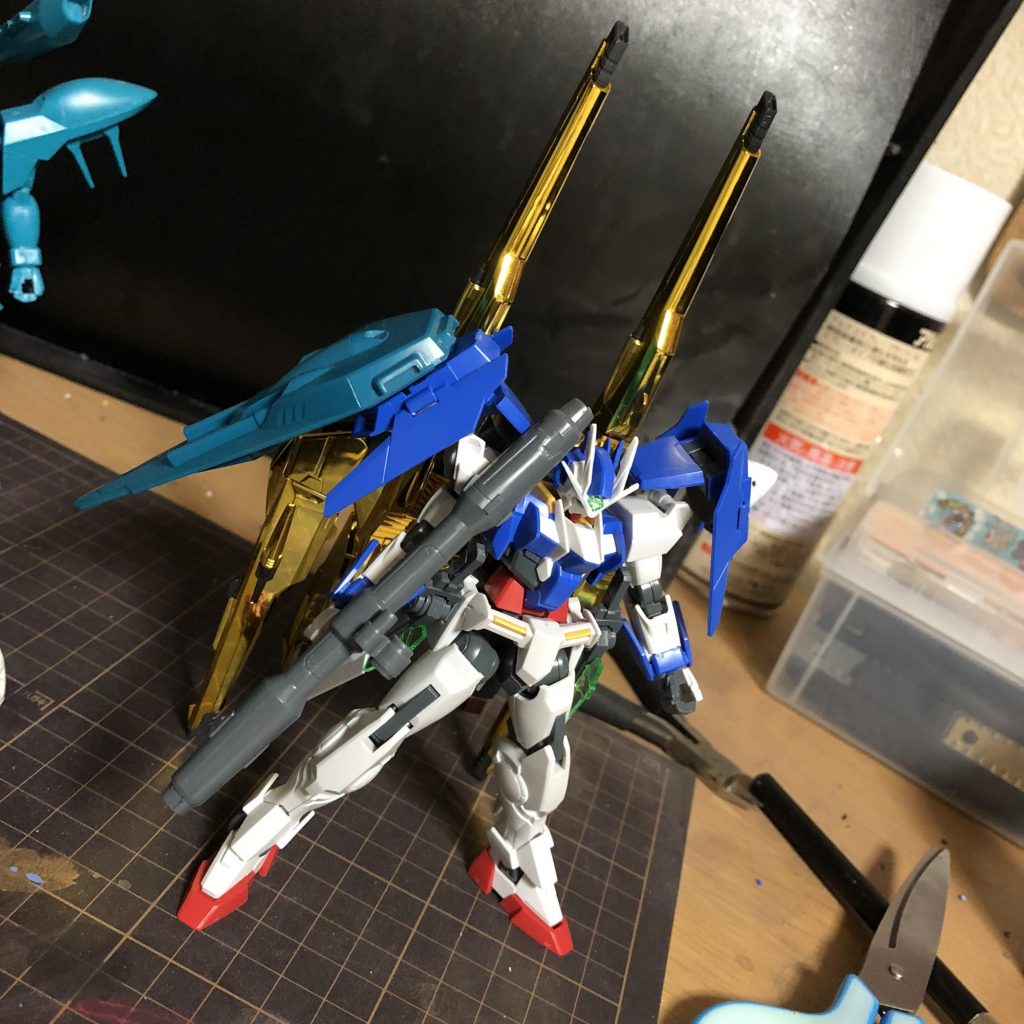 ミキシングしてみた状態です。
偶然にも無改造で全てのパーツがしっかりくっつきました。
ただ、少しだけゆるいところがあったので塗装した後に瞬間接着剤でピンを太くしました。