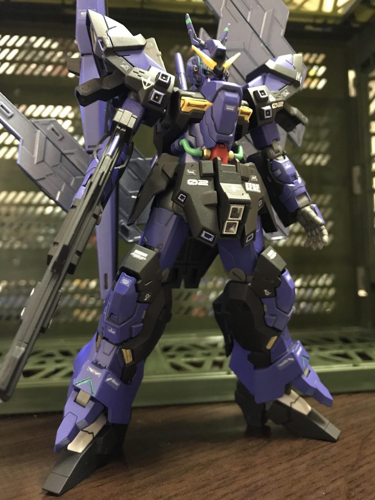 ブルーバイオレットと黒で塗装、しかしどっかのバニシングなんちゃらに見えてきたので
ムーンガンダムHV(ヒュッケバイン)と名付けました💦