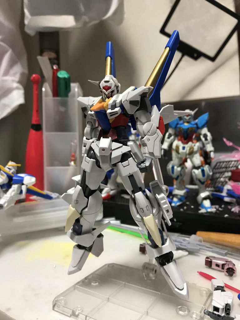 両腕と足首以外はほとんどダブルオースカイを使っています
胴体の発光部分も削ってダブルオースカイを使ってます