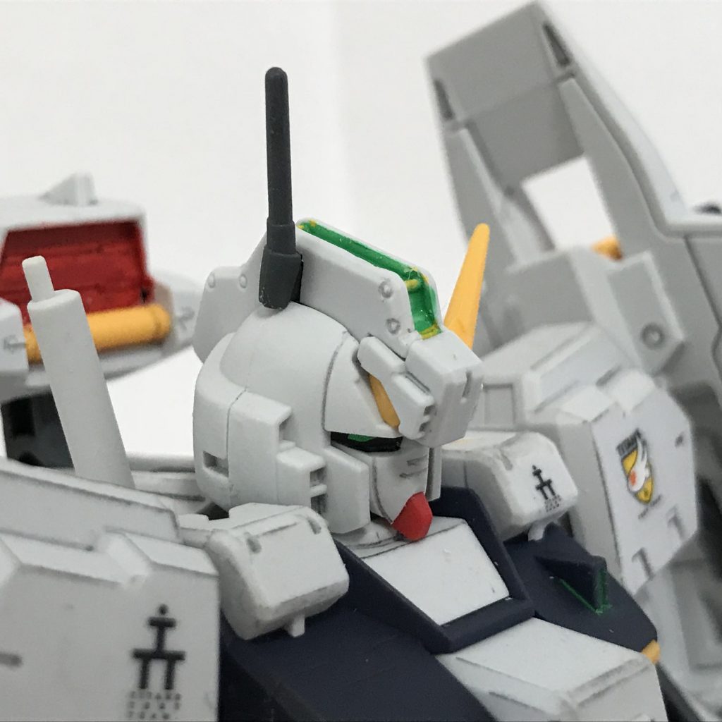 途中でアンテナを折ってしまったので、代わりに前回のジムカスタムで余っていたアンテナを代用して、EZ-8っぽくしてみました。