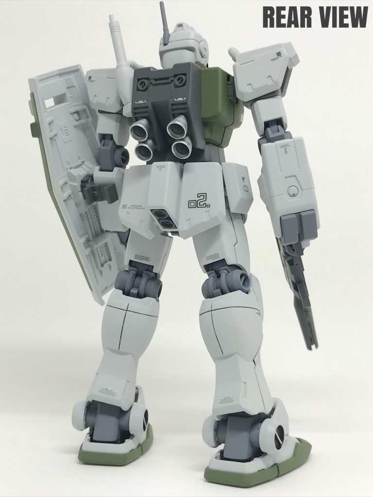 後ろ姿です。 0087時代に追い付ける様
多少兵装をいじりました。
まず、右手には防御力アップのため、
籠手(ガントレット)の様なモノを
取り付けました。