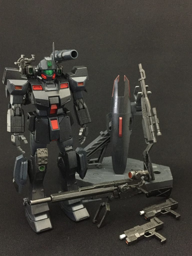 スタティックディスプレイです。ケルディムのライフルをビームスナイパーライフルとして利用しました。シールドもネモNoものを使用してます。近接戦闘用にビームピストルx2を装備。