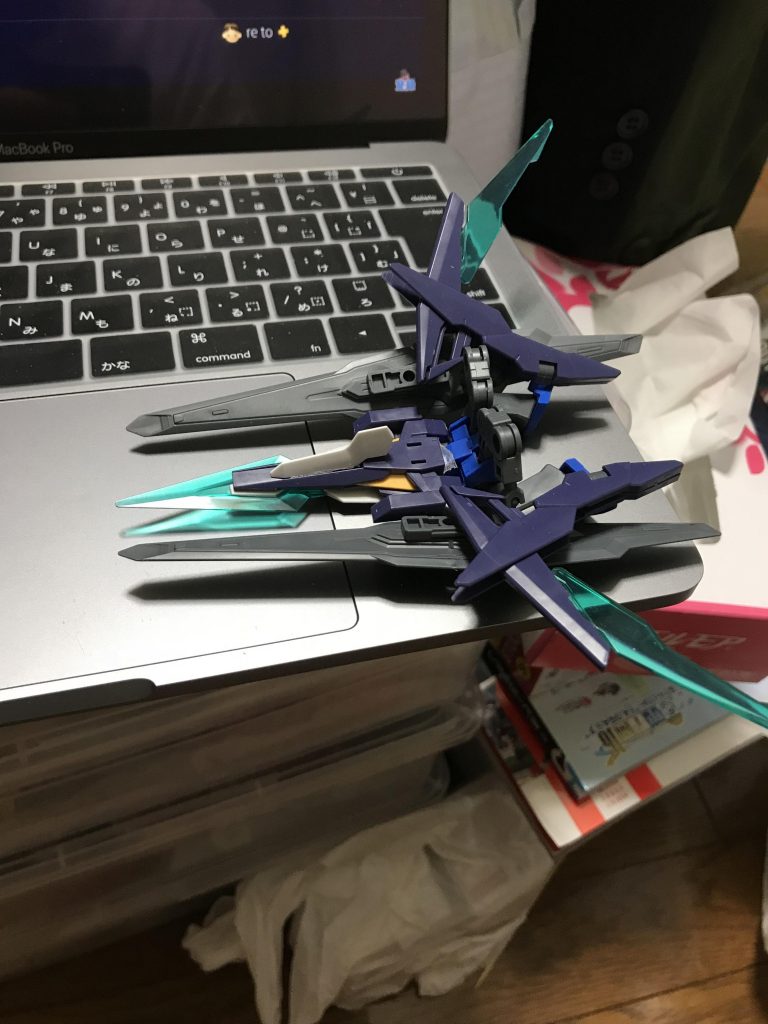 当初はビルド系アニメらしく、バックパックが支援型でした。