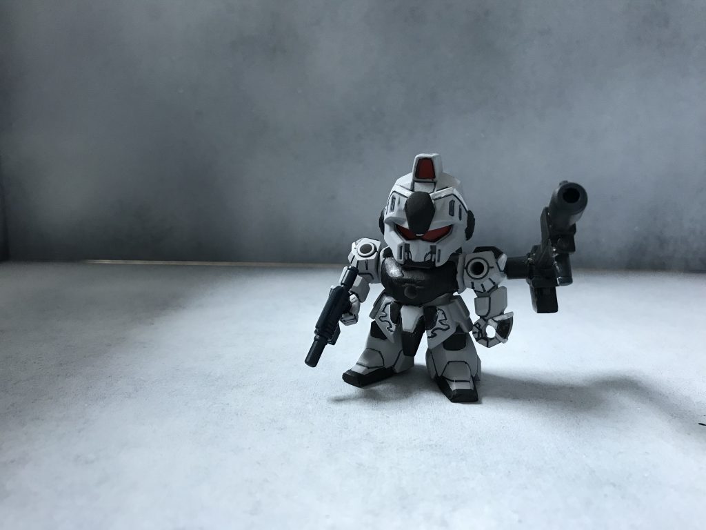 三号機の強襲型・アサルト
武装はビームハンドガンとバズーカです。
肩のバズーカはポールデンアームズのパーツを使い可動します。