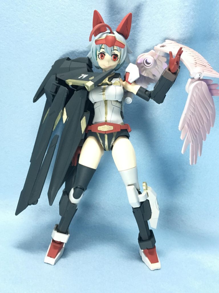 左肩が寂しかったので片翼だけ付けてみたら、もう厨二感凄い。でも好き。