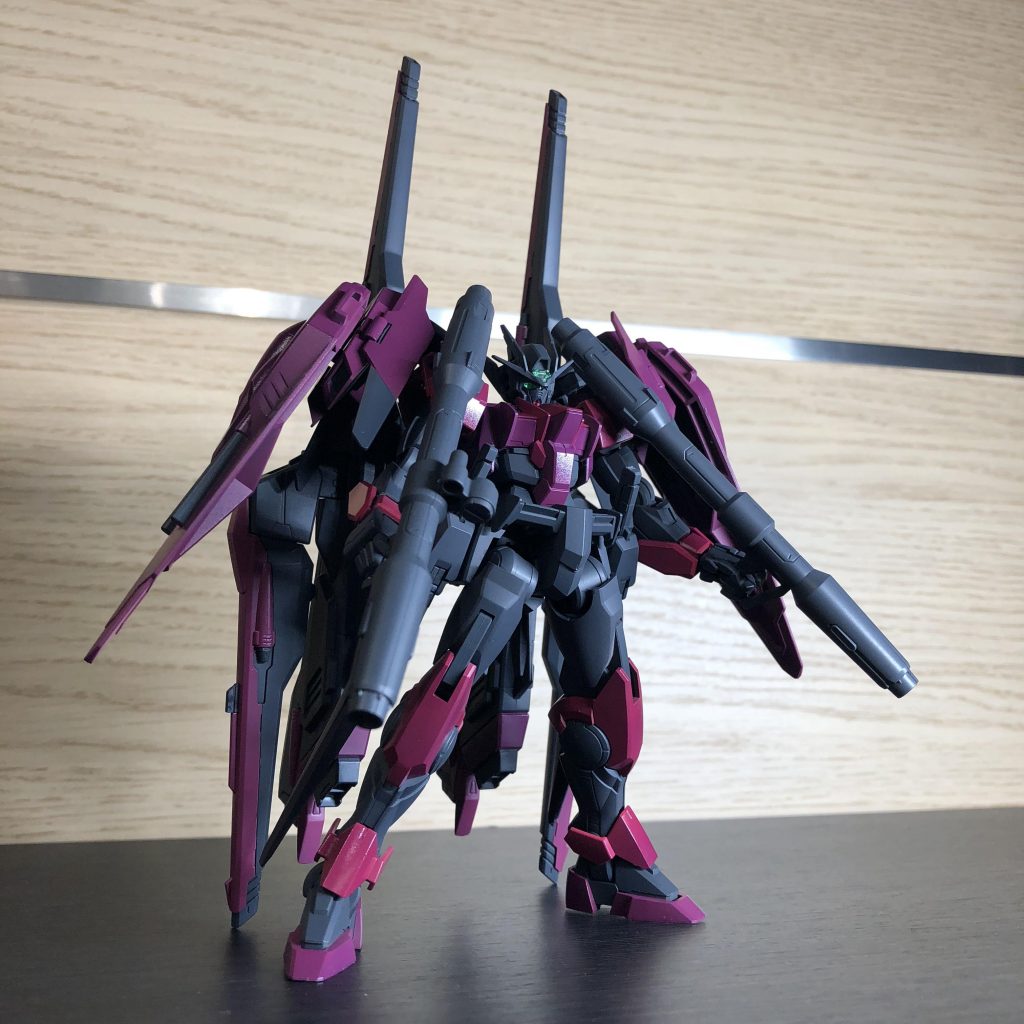 メインカラー2
スカーレッドにコバルトブルーを5:5で調色したものを吹いて、メインカラーのパーツ全てにクリアパープルを薄く吹きました。