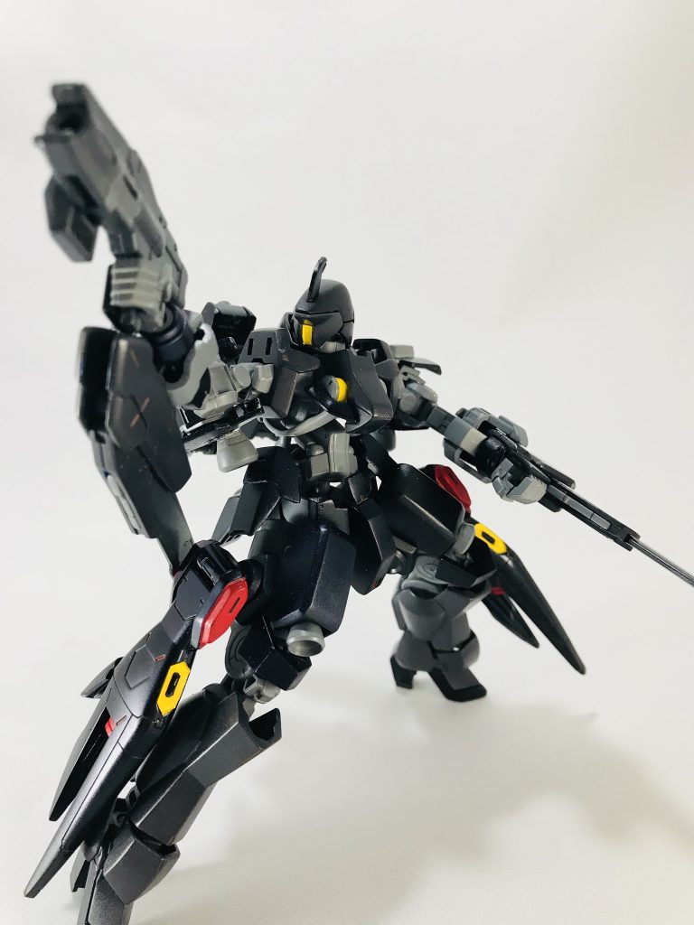 無理なくポージングさせる事が出来るので全体の見栄えも重量バランスもよく作成できたかなと思います。