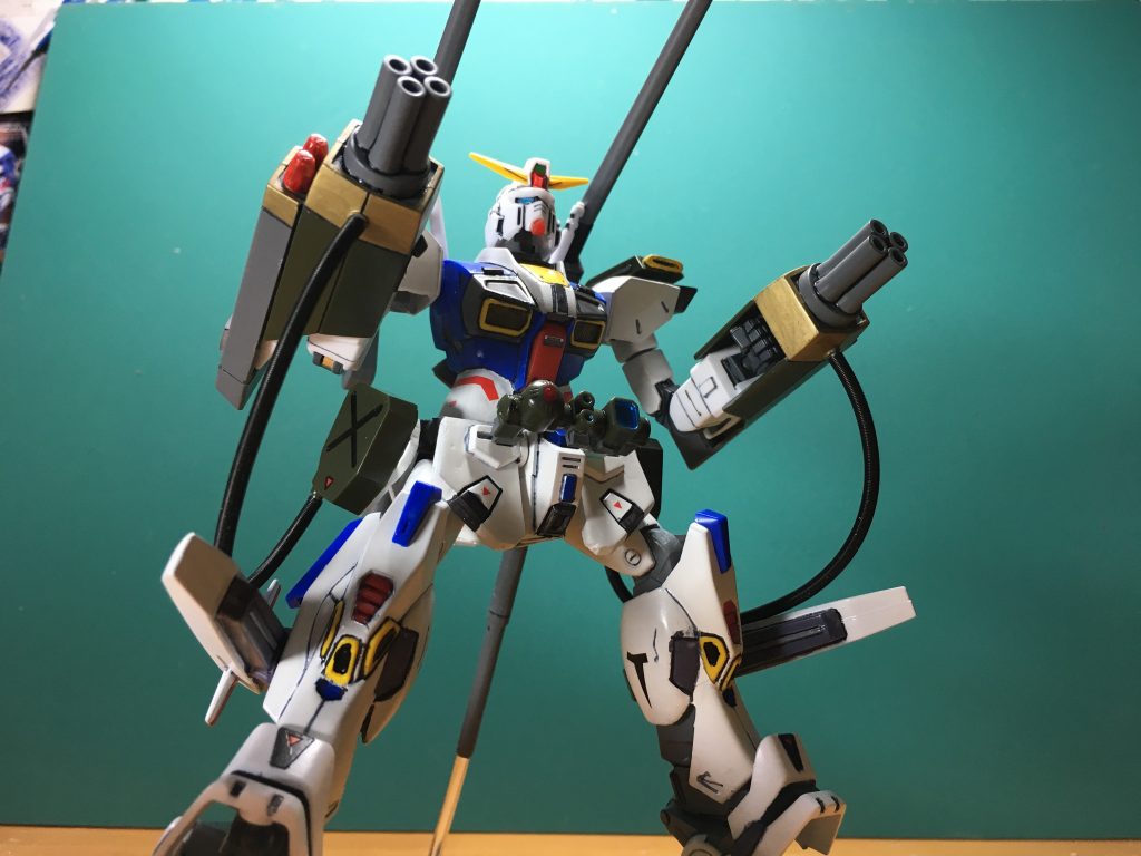 　説明書内イラスト風に。支援タイプとは言っても火器の搭載数は少ない気がします。背面にジャッキがついて反動軽減というなかなか珍しい外見です。