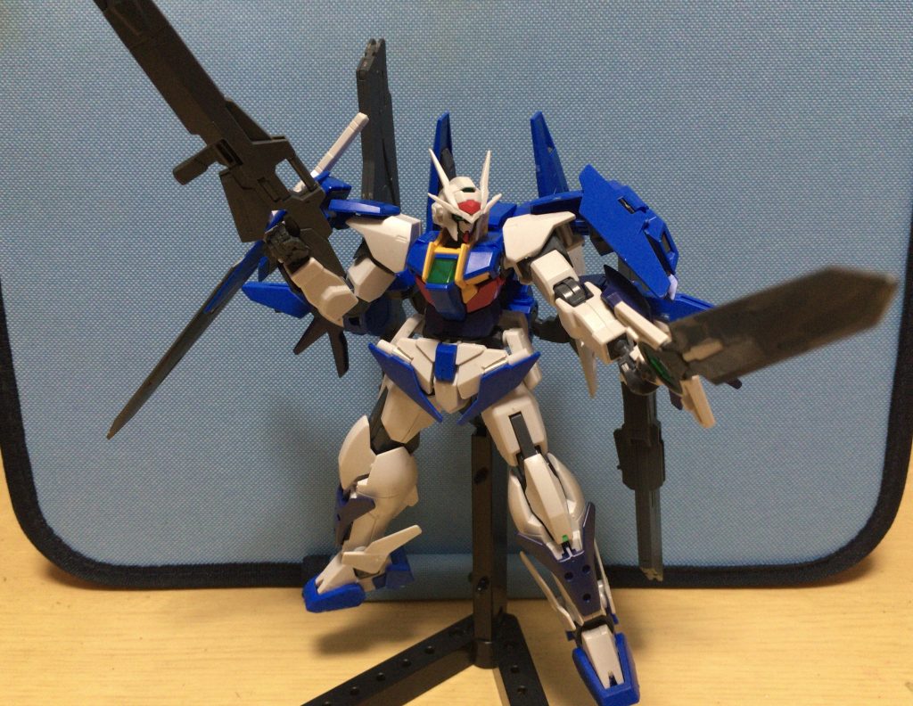 ・ビームライフル
標準装備のビームライフル
・GNブレイクソード
両肩に装備している実体剣 GNコンデンサーを搭載しているためGN粒子を刀身に纏うことで通常の2倍の切断力を持つようになる