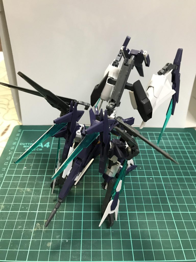 ## 〜最後に〜
最後まで見てくださって本当にどうもありがとうございました( ´ω` )
結果的にグレイズコンでのロブスターに匹敵…いや、超える作品になったと自負しています(`・ω・´)(ロブスターはいずれ再投稿しますのでお待ちあれ!)
生き物モチーフ機体を作ったり、ゾイドワイルドネタの本能解放ワイルドブラストを搭載させたりと、最早ガンプラを作っていると言うよりもガンプラでゾイドを作っていると言った方が正しいのかもしれませんがw
ダイバーズコンもいよいよ終わり…予選突破に向けて皆さん、お互い頑張って行きましょう( ´∀` )
いいねで応援もよろしくお願いします(o^^o)
*ズバリ、仮想敵はポポルヴフ所属、ベアゲートさんの機体だ!!!*