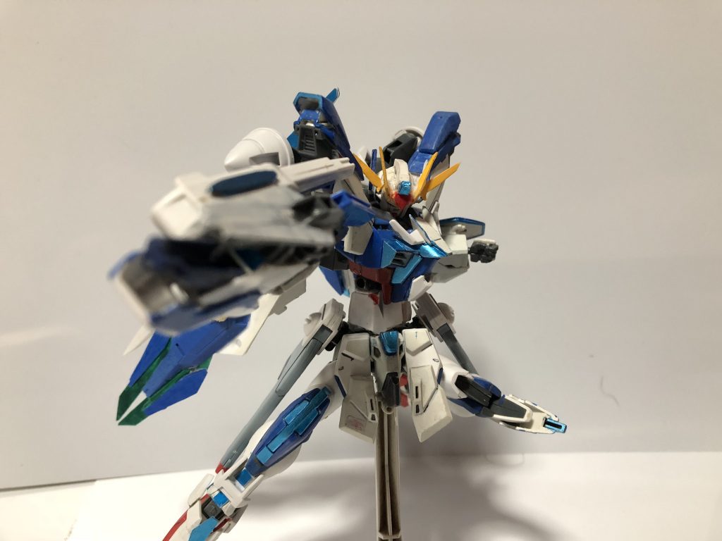 この機体自体の設定がかなり強い機体という設定なので、画像でもそのイメージが
出ている…かな？そこがポイントです。