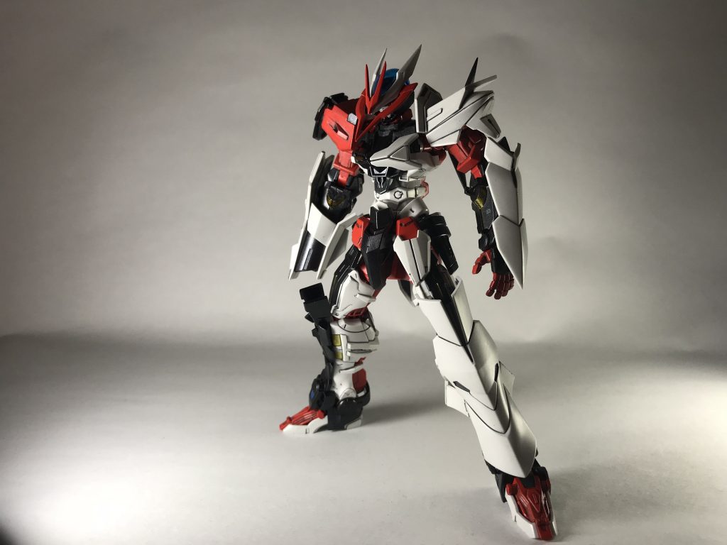 装備を外した本体。なんか鉄血MSのような雰囲気があります。