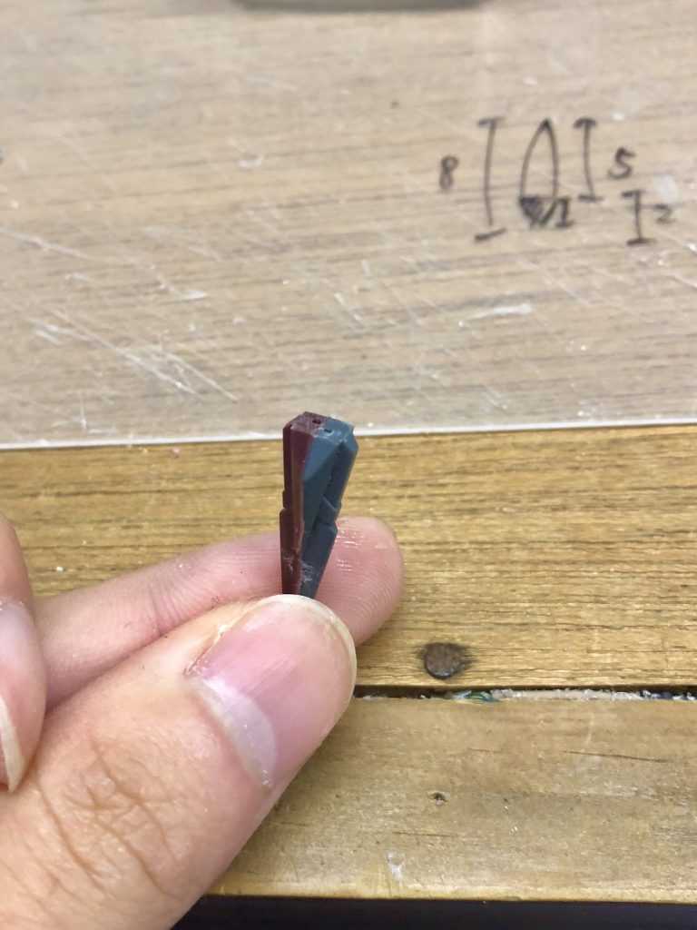 制作工程
サーベル（収納形態）は肉抜きが酷かったのでノーネイムライフルに付いてくるものとニコイチしました