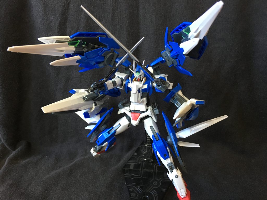 そして背部バインダーのGNビームガン、GNミサイルを合わせたフルバースト！

一撃一撃は弱くとも、数を撃てば効果大！