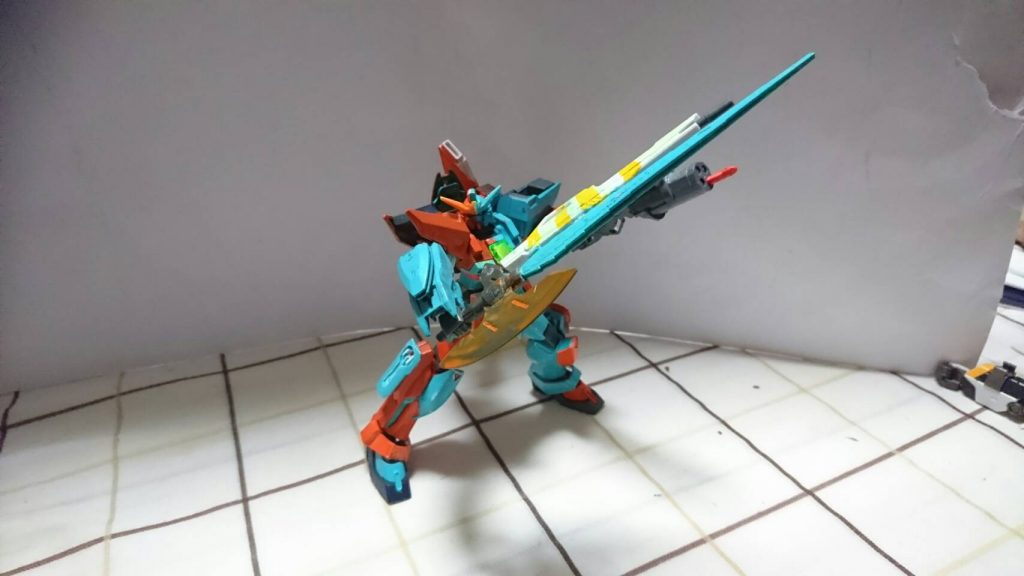 武装4:メガエックススラッシャー
この機体で最強の武器で、変形はしないがアックス、ソード、マグナムの3つの武器が合わさっている。
変形しない分、隙を作りにくい。
さらに、サテライトシステムと連動していて、持っている方の腕のリフレクターを開くことにより、サテライトシステムの力をこの武器に反映させることができる。