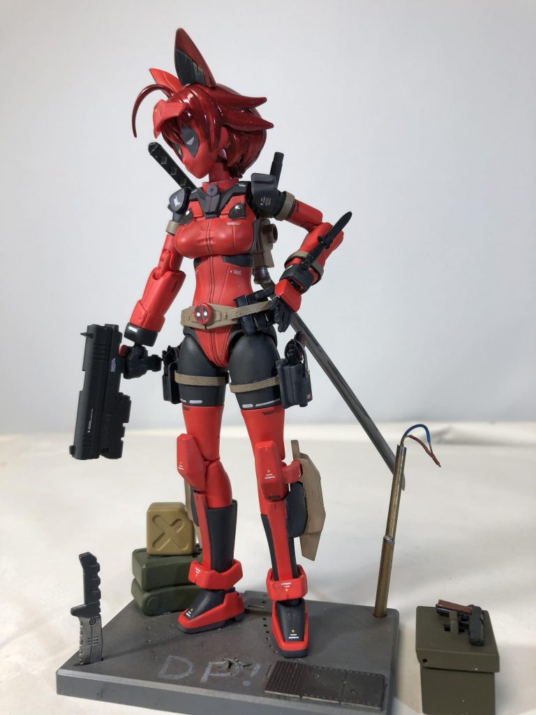 作品について。
元ネタ、デッドプールの女性化は公式がとうの昔にやってますので、その辺含めてパロディに。
キットの素性を活かすようにカラーリングや装備をアレンジしました。