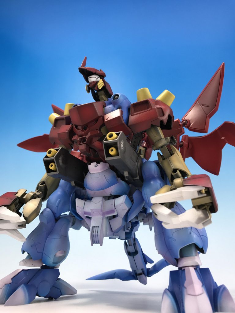 合体します。
こちらが究極魔神グシーダ。
漫画版の『ウルトラマン超闘士激伝』が出展です。偶発的に二体が融合した最強最悪の魔神。宇宙のリセットボタン。