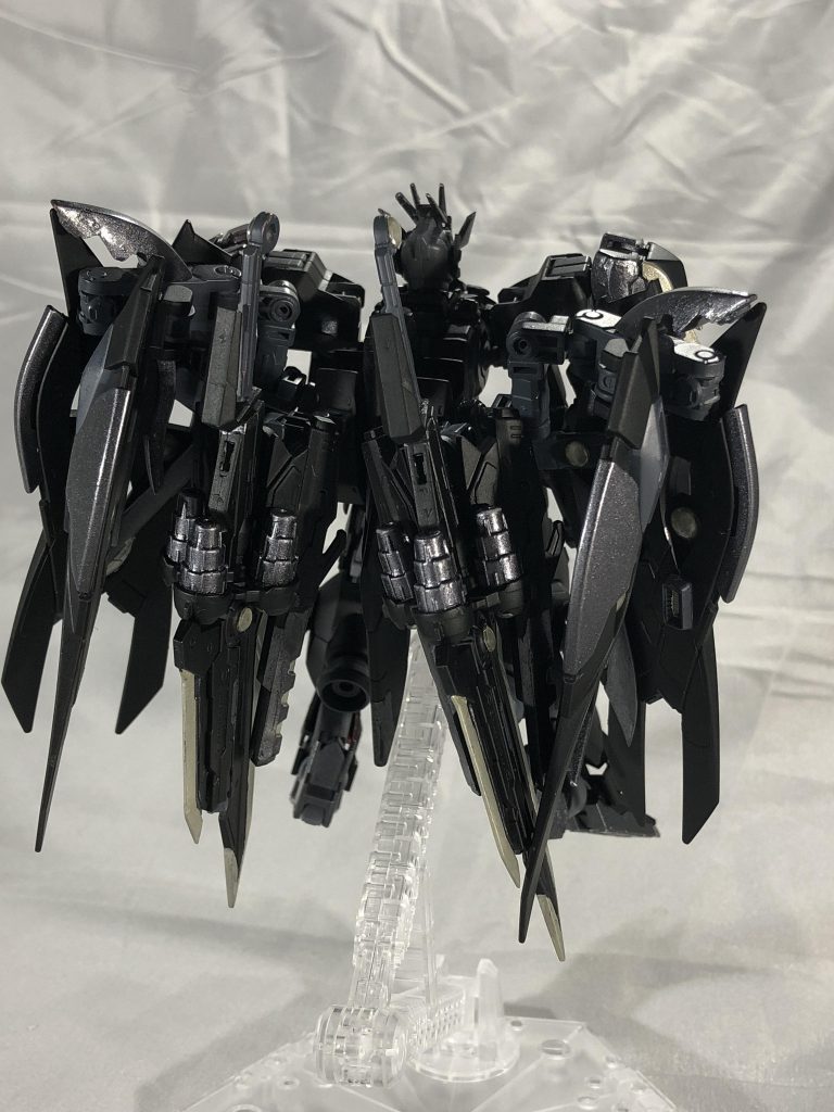 背面。高機動のためにバーニアを増加しました。