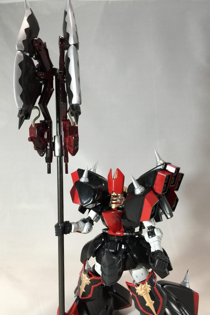 武器を差し替え&可変で数種類と、肩アーマー差し替えで別タイプにしてみました。
こちらは重攻撃タイプ