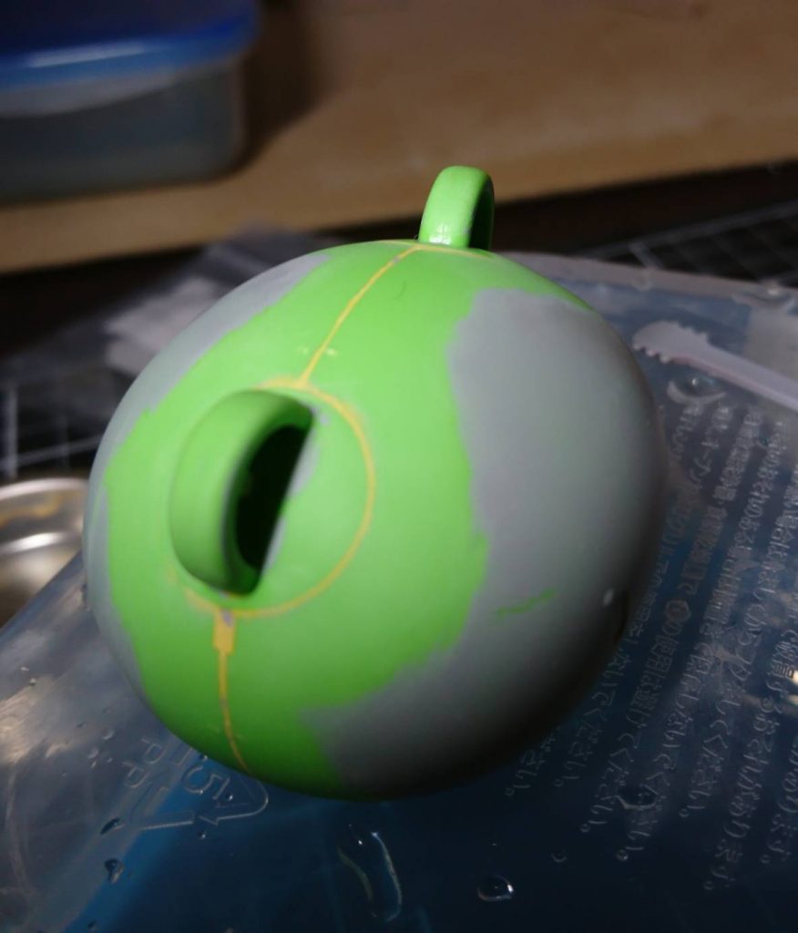 研磨するときにパテの方が削れやすいせいか、溝が残ってしまった・・・
もう少し早めに細かいペーパーに変えた方が良かったのかな？