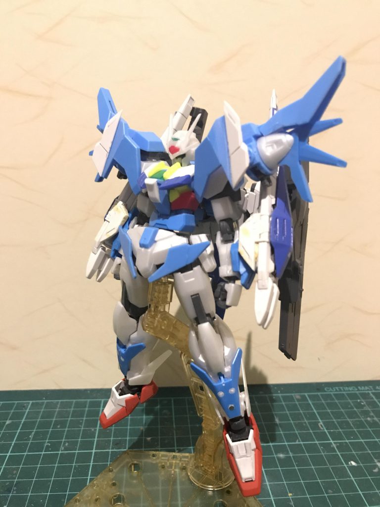 塗装前です。バックパックの武器マウントとランス以外は出来てる状態。
塗装後だと目立たなくなった、本体のどこ直したかが一目瞭然ですな。