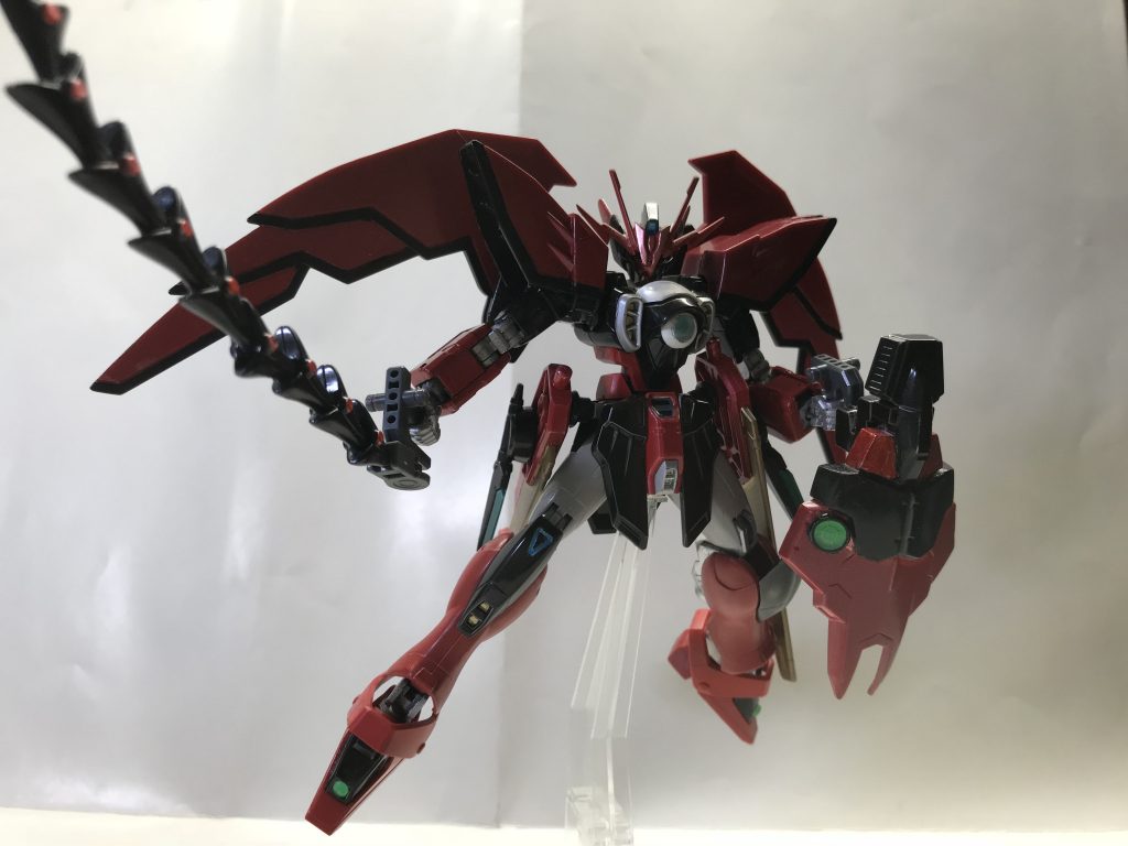 ロッドソード装備。バインダーに装備している柄のパーツを使うことで凶戦士エピオンの様にソード状に構えることができます。