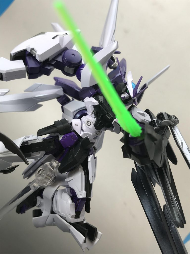 ガントレットセイバー
ビームセイバー兼ライフルの機能を備えており、手を覆うように装備している。
ちゃんと外して通常の手が付けれます(´ω`)