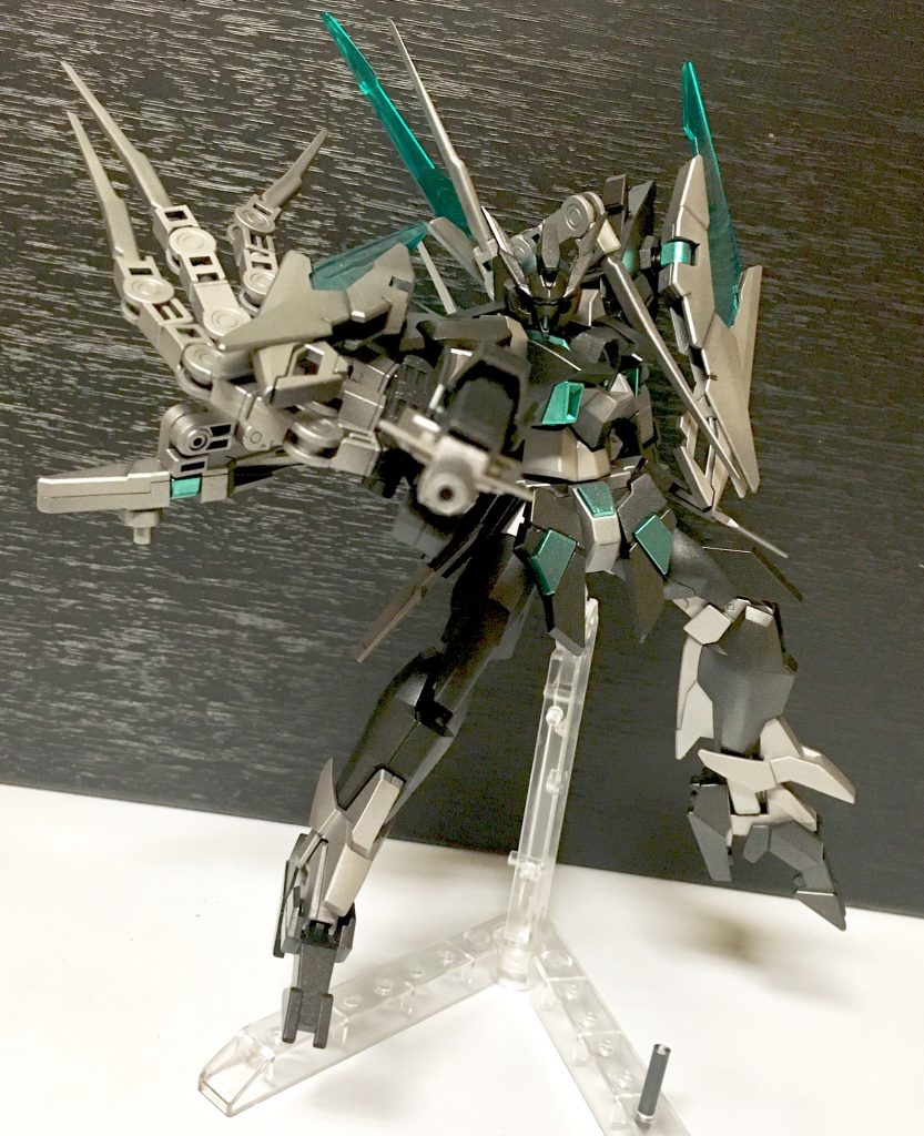 ハイパードッズライフルマグナム2
ベース機と同じ性能を持つライフル
これはそれに加え銃口からビームサーベルを発生できるよう改良されている