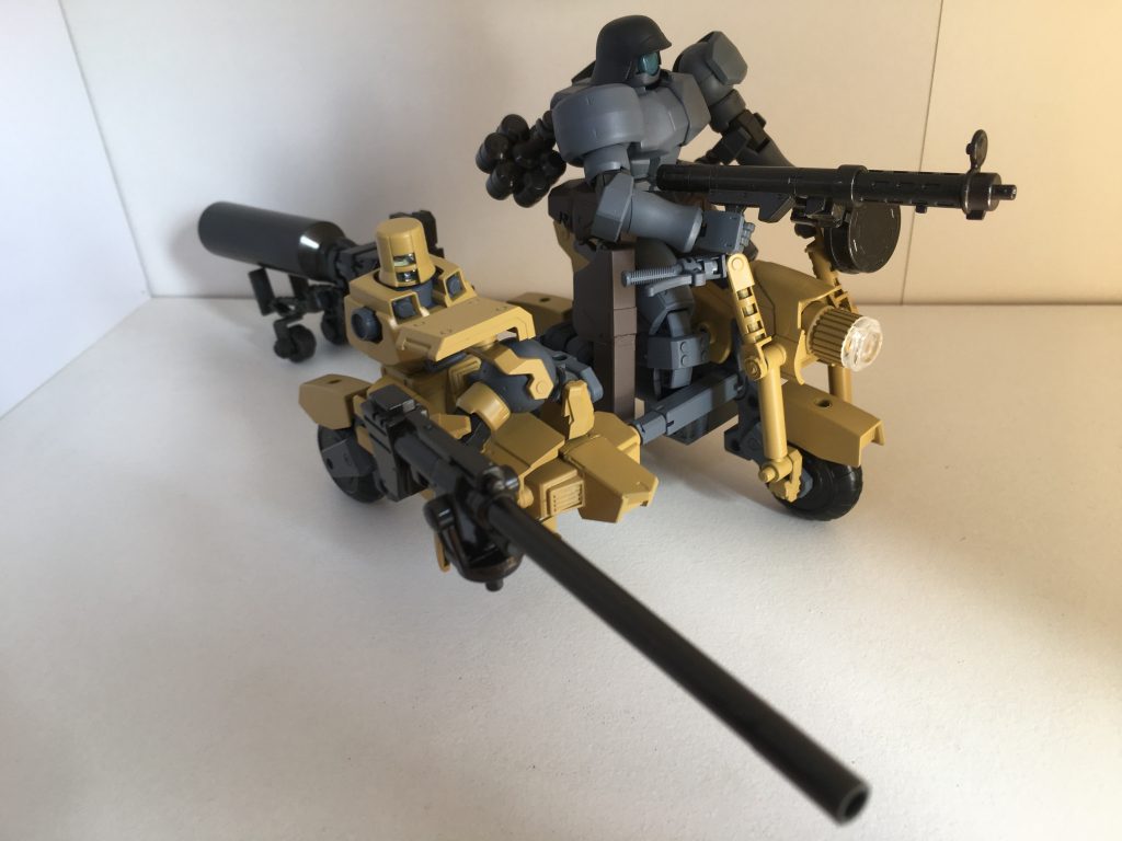 舟の部分には無反動砲とサイドカー自体の制御AIが搭載され無人の移動砲台としても運用可能。