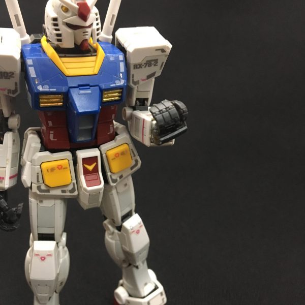 爪を見るガンダムです