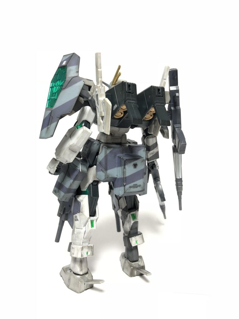 GNスモールシールドとお尻の装甲のシマシマがキレイに塗れて満足！