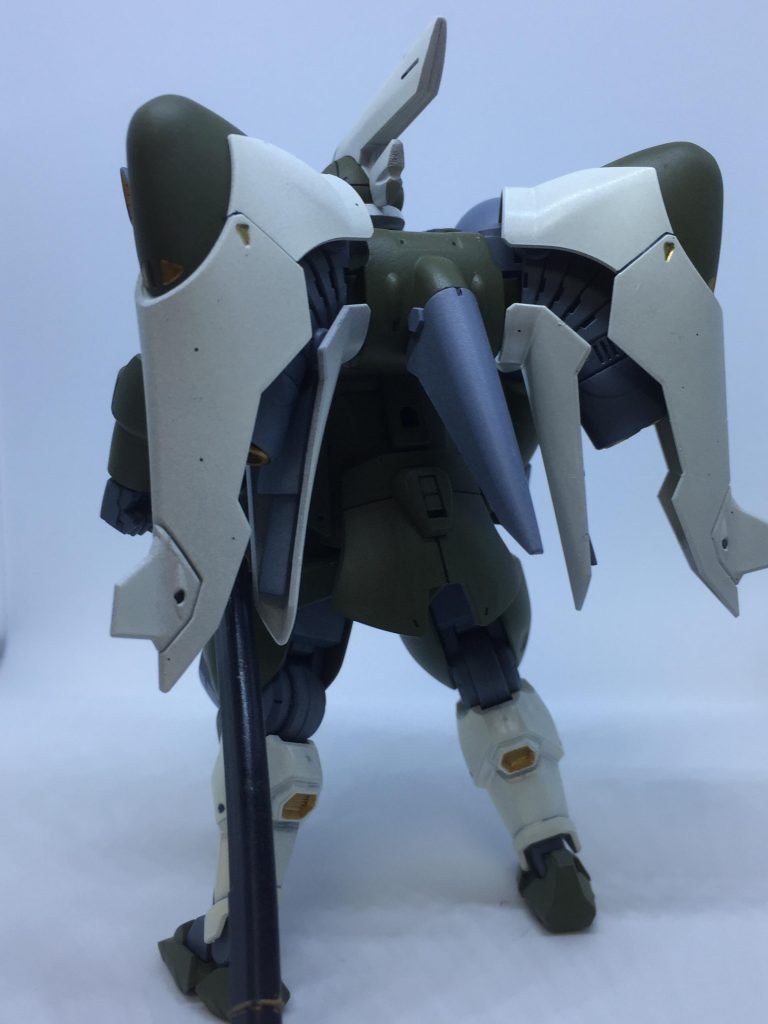 背面。その名の通り武将とか軍人がモチーフです。ジンが好きなので「強そうなジン」もコンセプトにあります。