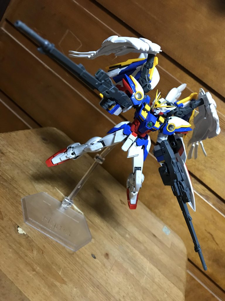 ウイングをベースにしているが
ジェネレーターはかなり改造されているらしく、ツインバスターライフルの使用が可能