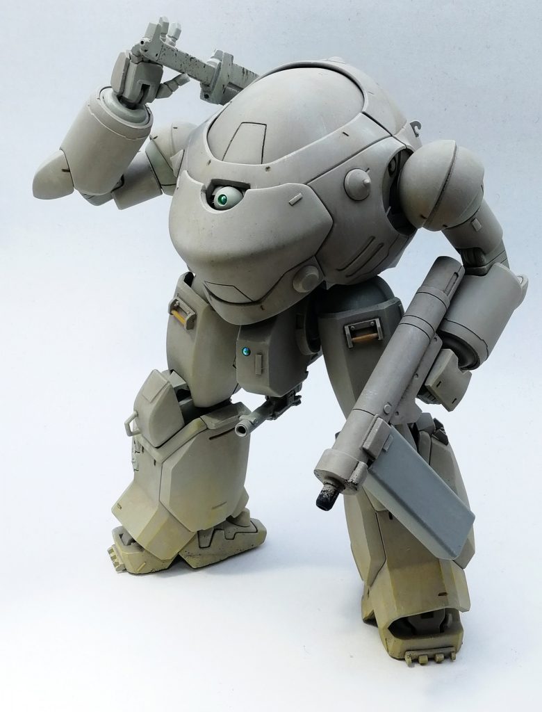 胴はマンロディのディテール埋めたり足したり。
頭はサイドスカートを元にして塞いで胸にメインカメラを付けました。

股間はケンプファー。
下に対人散弾装備。

腕はリヴァイブガンキャノンまんまです。目立たないけど肘の蛇腹は埋めました。

足はブグの物を上下で寸詰めして足首をジャンクから出てきたアストレイに変更。
アストレイは発売当時の物なのでかなり古いパーツです。