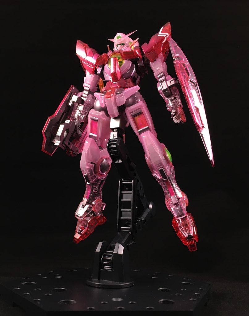 外装がだんだんと透明になっていくようにグラデーションをかけてみました