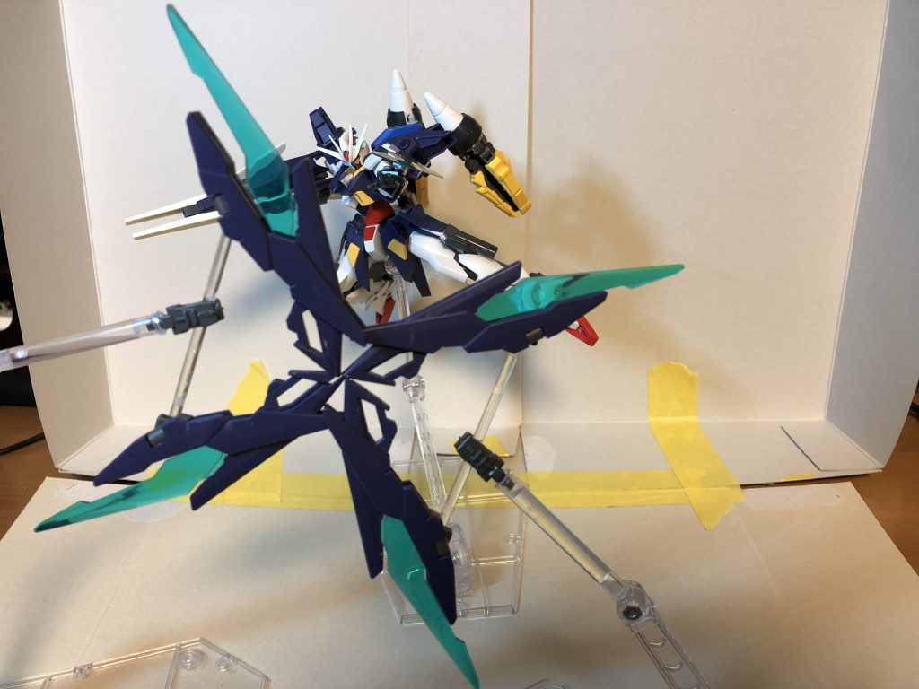 チャンピオンがやってたファンネル扇風機。こういったアクションに使う部品も作成しました。CファンネルのスタンドでFXプロージョンのポーズも取れます