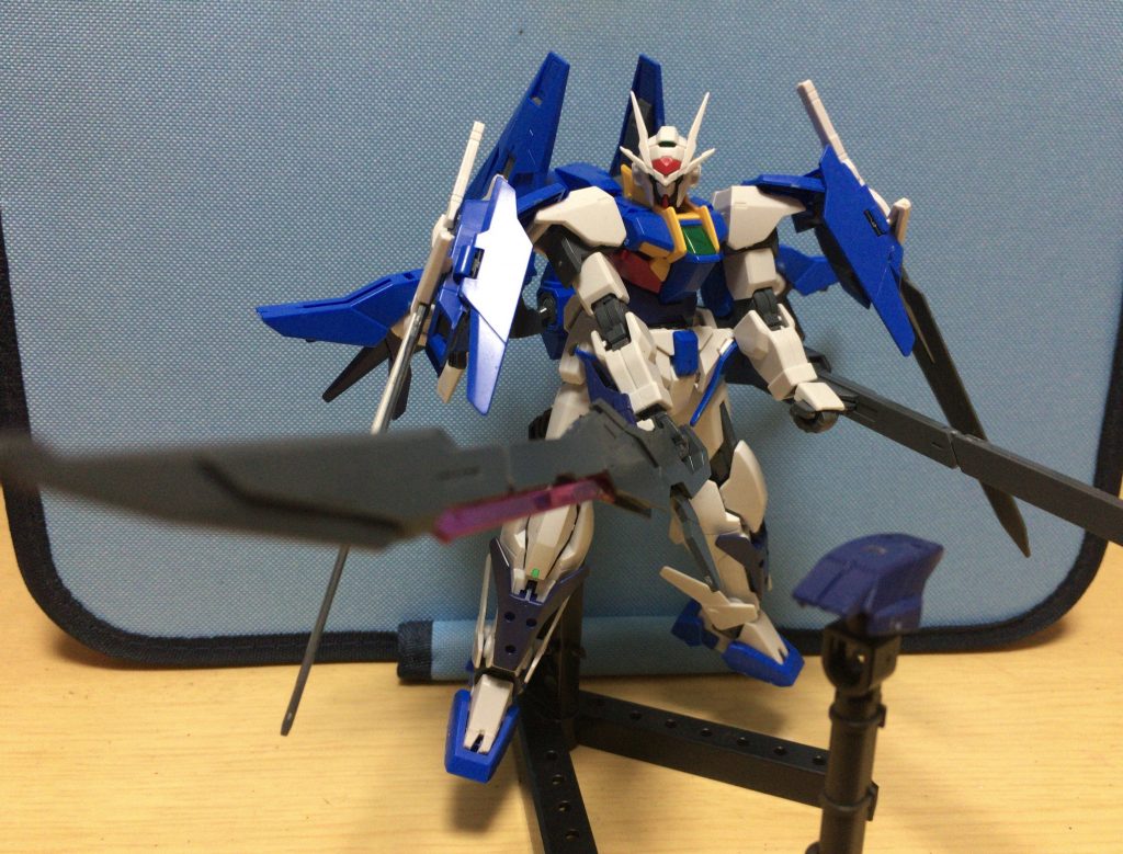 ・GNアロンダイト
本機最大の切断力を持つ武装 刀身を伸ばすとバスターソード、そのままだとバスターチョッパーと使い分けることが出来る武装
・GNランチャー
GNドライブに接続されている折り畳み式のビームランチャー その威力はラファエルガンダムのビックキャノンに匹敵する だがあまりにも高威力のため弾数は2発とされている
・GNナックルビット
両腕部に装備している打撃及び防御兵装 内部に小型のGNドライブを搭載しているため小範囲のGNフィールドを展開可能 オールレンジ攻撃武装としても使用可能