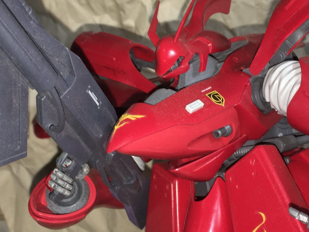 ライフルを構えてのアップ