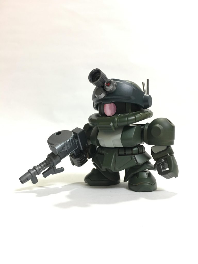 頭部バイザーを上げた状態