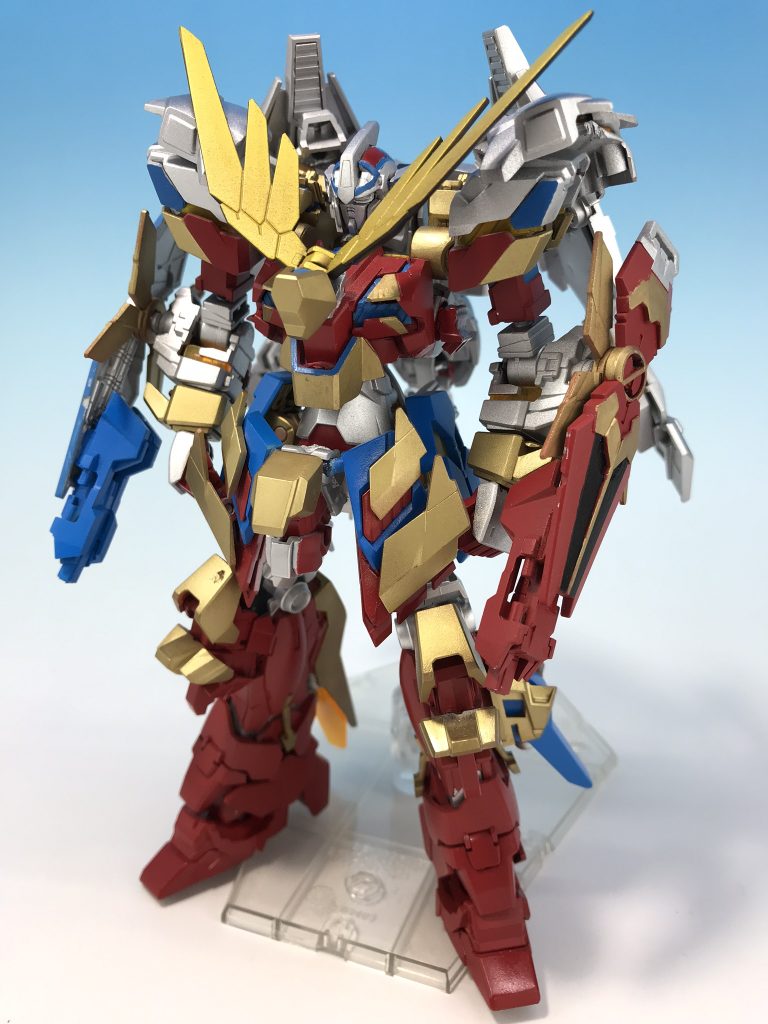 最後に、フェネクスブレイブ。
最終形態、というか設定上も現実的にも滅多にならない形態。
総長の承認のもとで発動される最後の切り札。
この形態だけは、ウルトラマンメビウスそのものの最強形態がモチーフ。
なんで戦闘機がウルトラマンになるんだ?
とかそういう疑問は「メビウス」見れば吹き飛ぶのでご安心下さい。
とりあえずメチャクチャ強いけど、色々と変形に至るまでがもうアレなので、うん。