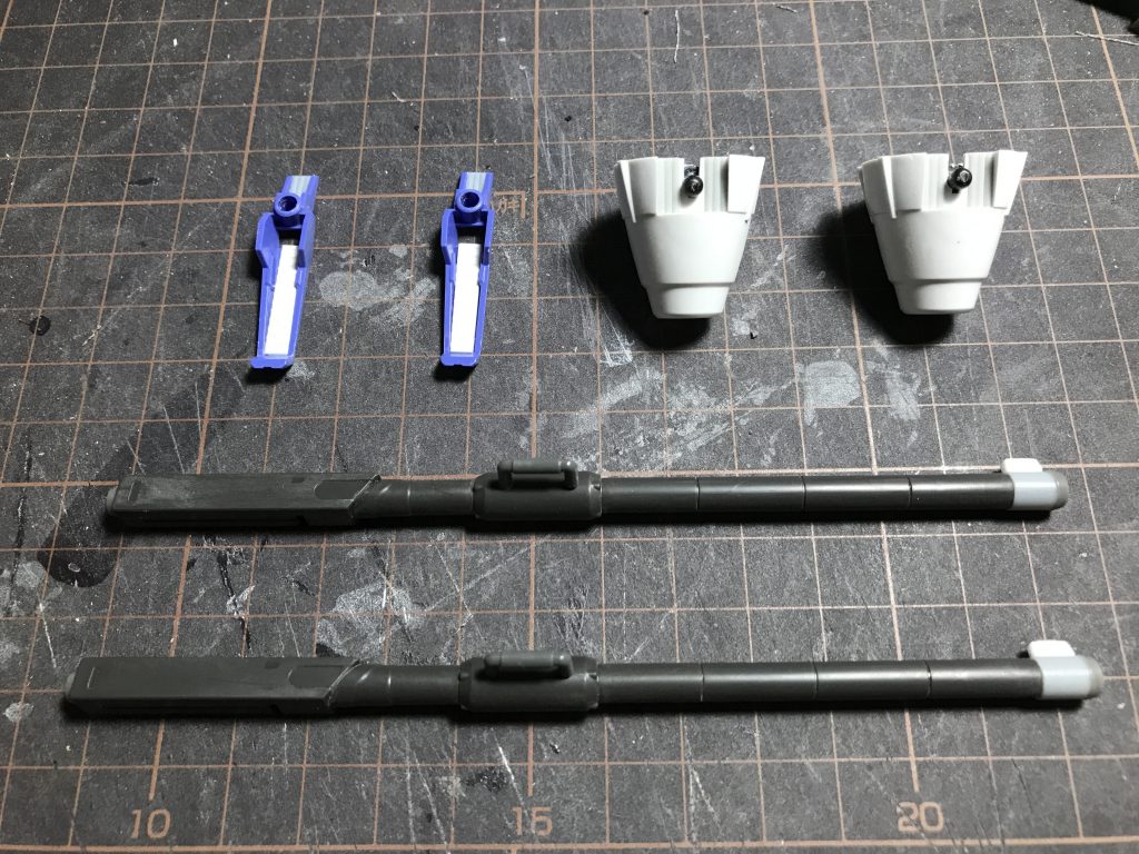 WAVE1mm半丸プラ棒とエバーグリーン製プラ板にて簡単スキマ埋め
バレル先端は成型不良と判断しプラパイプとディテールアップパーツで軽く自作、中央部にヒンジを取り付け