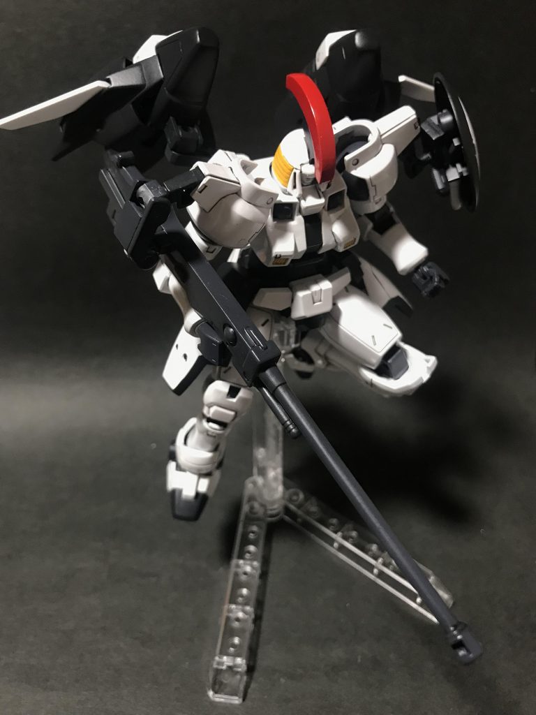 「最強の破壊力を持つ、高機動モビルスーツ!」取説のポーズ。
当時の取説の絵を再現できるとは思わなかったなぁ。