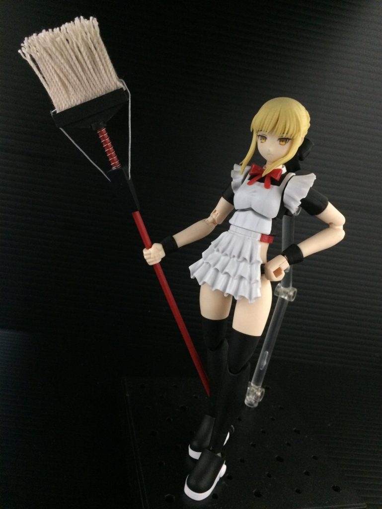 こちらはドロワーズと腕のフリルを外した状態です。 肌色面積と可動域がアップします。