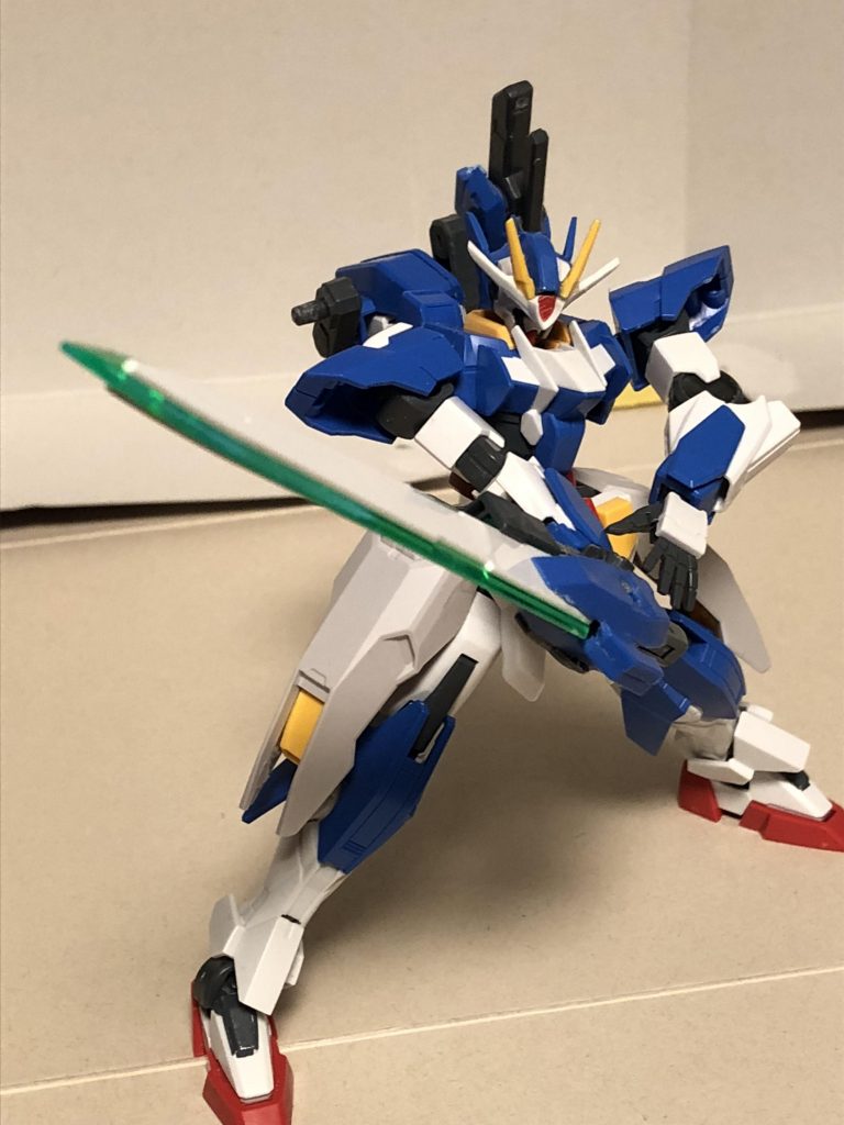 戦闘スタイルは高加速で接近しGNロングソードⅡ二刀流で近接格闘、相手の実弾射撃は弾きビーム射撃は兵器はかわすか斬り払います