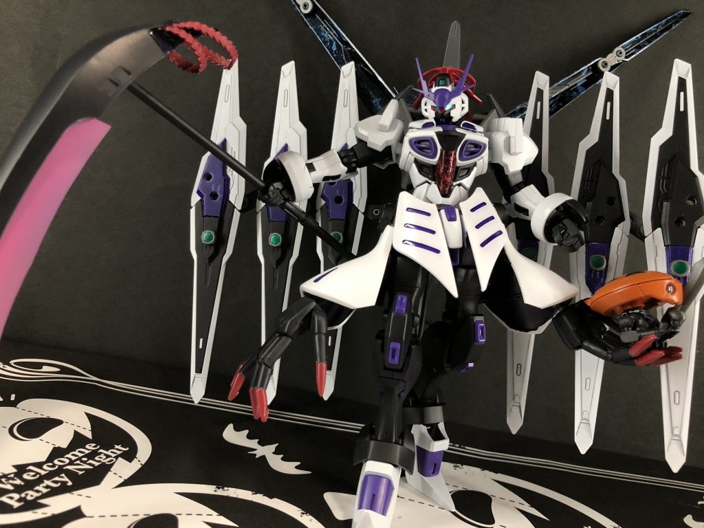 スカートから隠し腕ならぬ隠し手