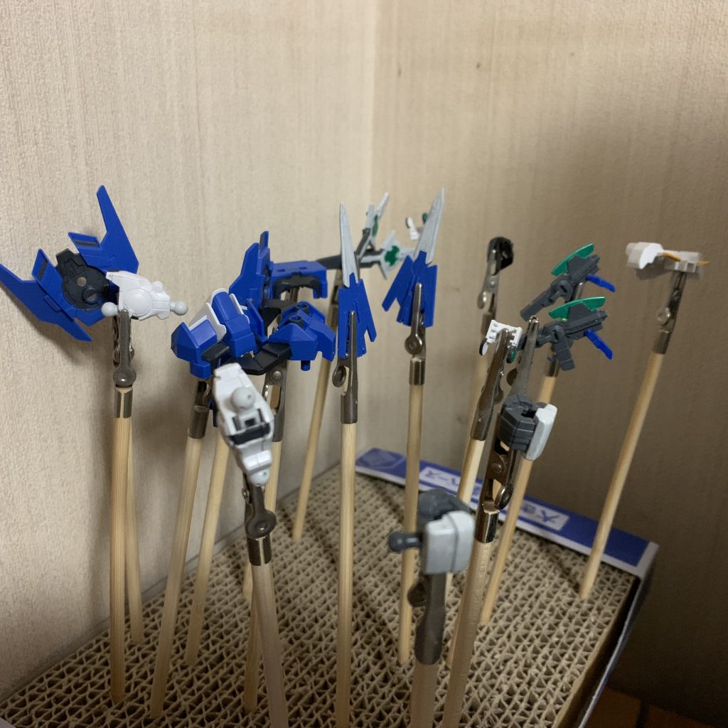 今回もガンダムマーカー部分塗装です。