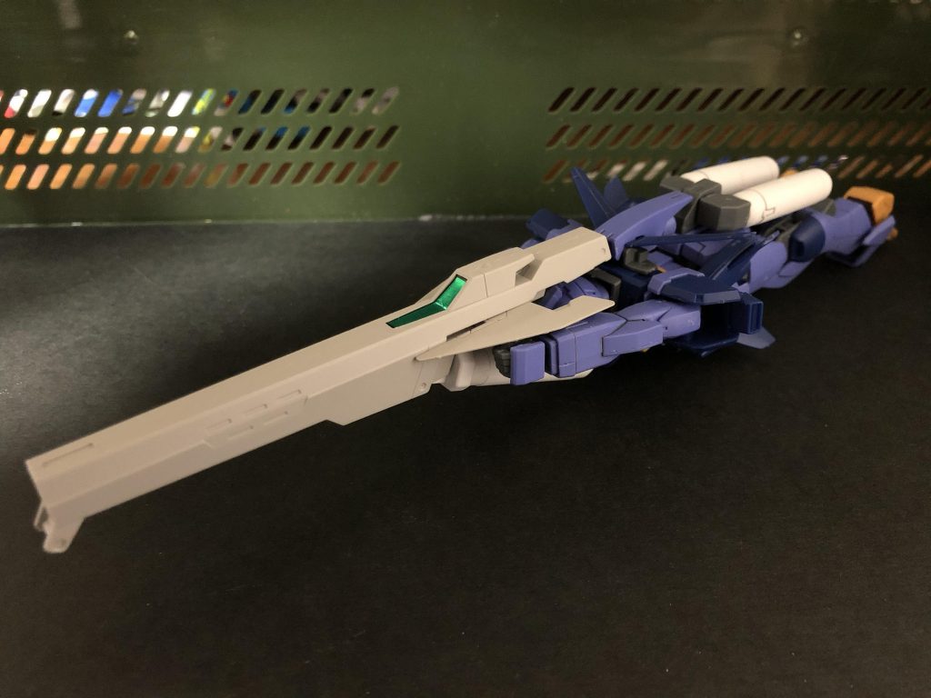 O装備における戦闘機形態。基本的には敵の迎撃機や敵艦の対空砲火を回避してティンダロスで敵艦に攻撃を仕掛けるといったイージスガンダムとどこか似通った突撃、強襲戦法を得意とする。