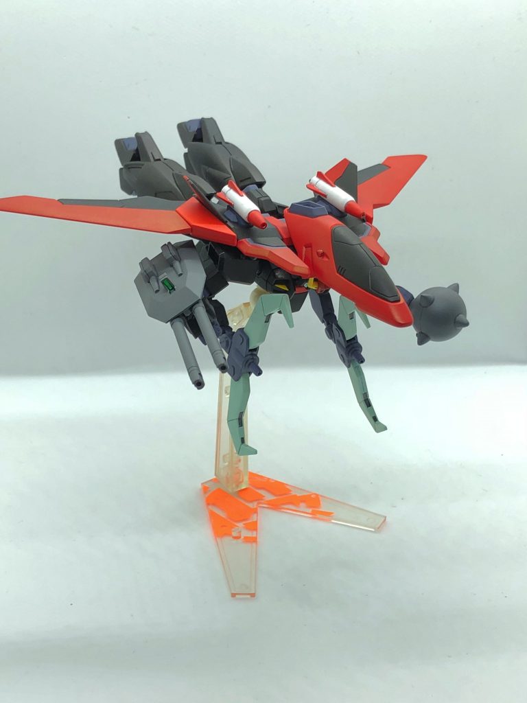 ファイターモード。レイダーのクローのせいかガウォークのような形態に。一応自立もできます。