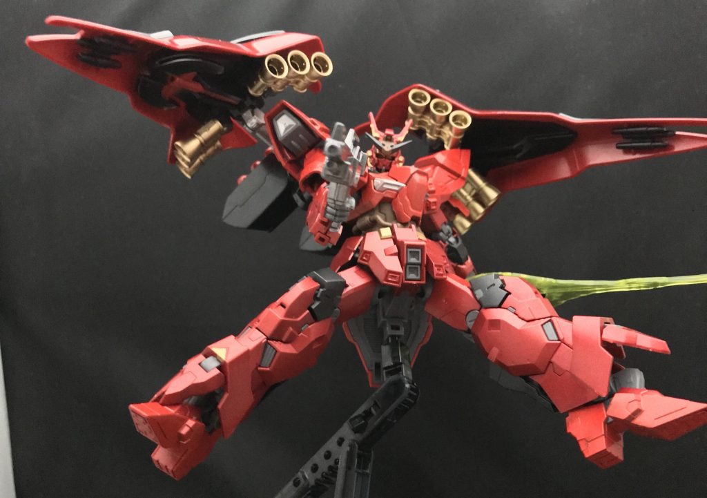 逆噴射して後退しながら撃つイメージ…