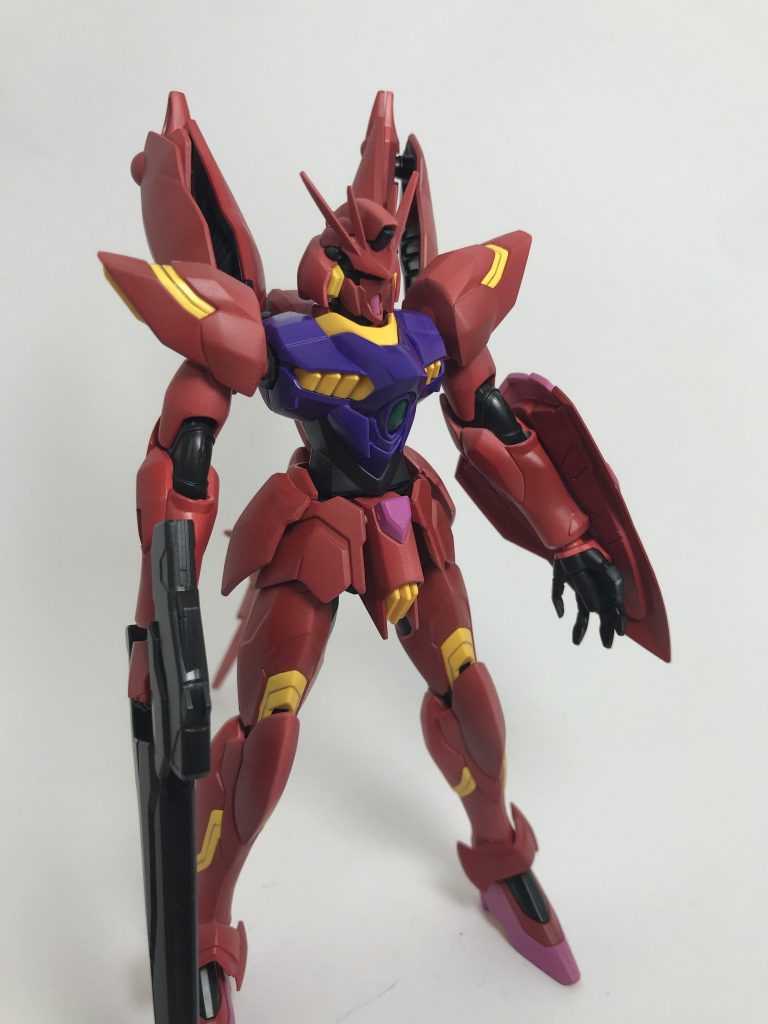 立ち姿。合わせ目も消してないし所々雑さが目立ちます。